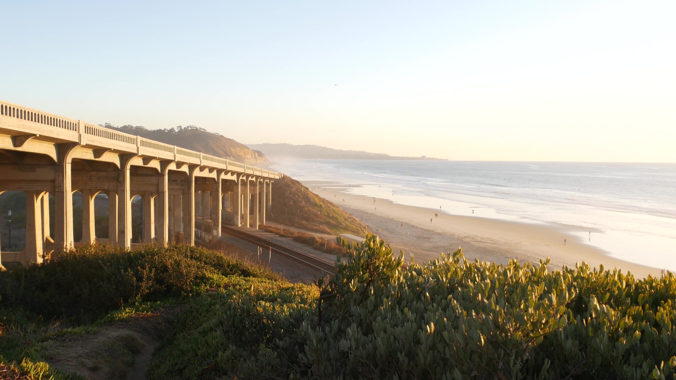 The Torrey Pines bridge and the coastline at Del Mar, California